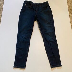 Signature Gold Levi’s Skinny Jeans